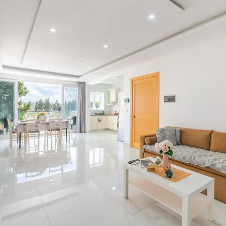 New Spacious 3 Bdr 2 Bth Bugibba Apartament St. Paul's Bay