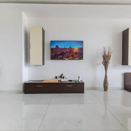 New Spacious 3 Bdr 2 Bth Bugibba *