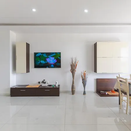 New Spacious 3 Bdr 2 Bth Bugibba St. Paul's Bay