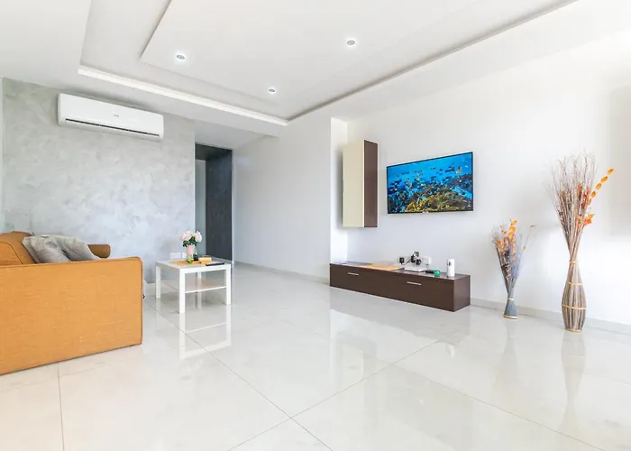 New Spacious 3 Bdr 2 Bth Bugibba Daire *