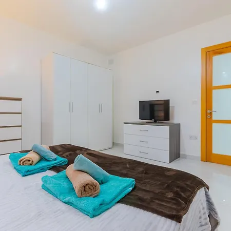 New Spacious 3 Bdr 2 Bth Bugibba * St. Paul's Bay