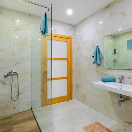 New Spacious 3 Bdr 2 Bth Bugibba