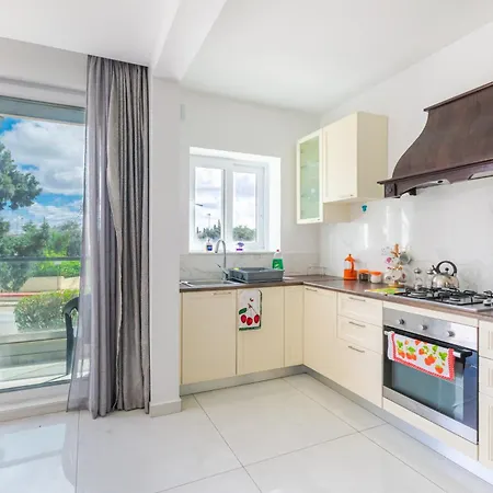 New Spacious 3 Bdr 2 Bth Bugibba * St. Paul's Bay
