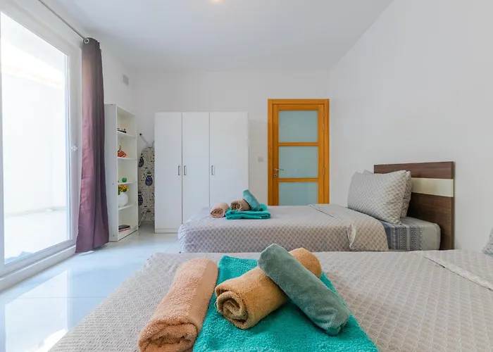 Lägenhet New Spacious 3 Bdr 2 Bth Bugibba St. Paul's Bay