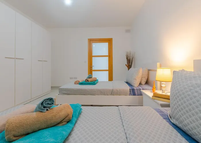 New Spacious 3 Bdr 2 Bth Bugibba Διαμέρισμα