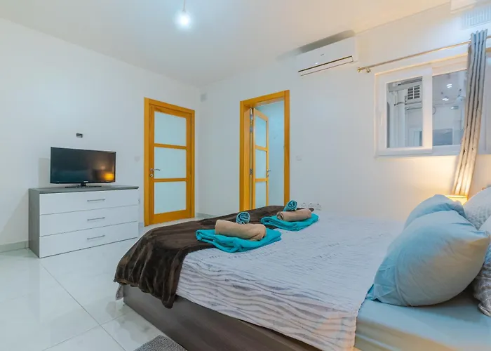 New Spacious 3 Bdr 2 Bth Bugibba Διαμέρισμα *