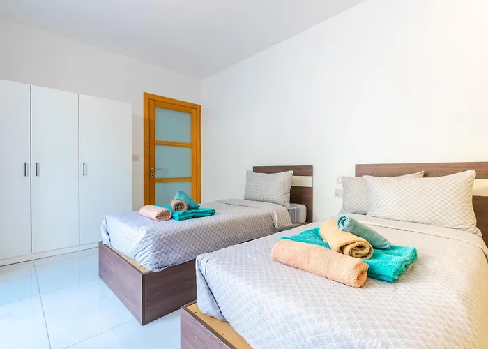 Lägenhet New Spacious 3 Bdr 2 Bth Bugibba St. Paul's Bay