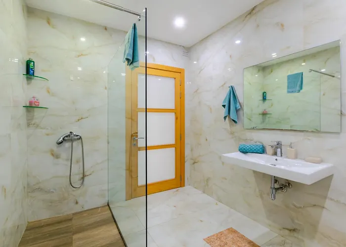 New Spacious 3 Bdr 2 Bth Bugibba