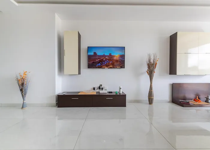 New Spacious 3 Bdr 2 Bth Bugibba *