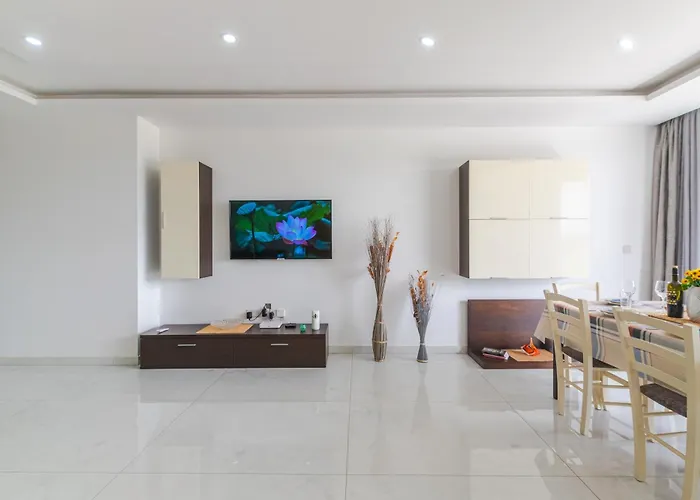 New Spacious 3 Bdr 2 Bth Bugibba St. Paul's Bay