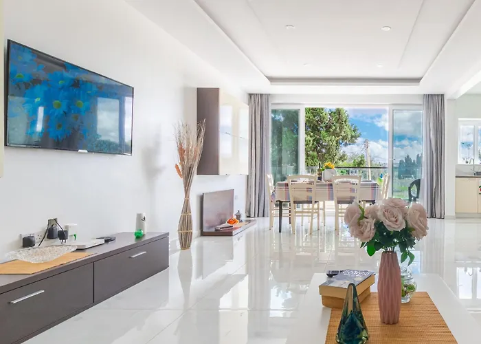 New Spacious 3 Bdr 2 Bth Bugibba * St. Paul's Bay