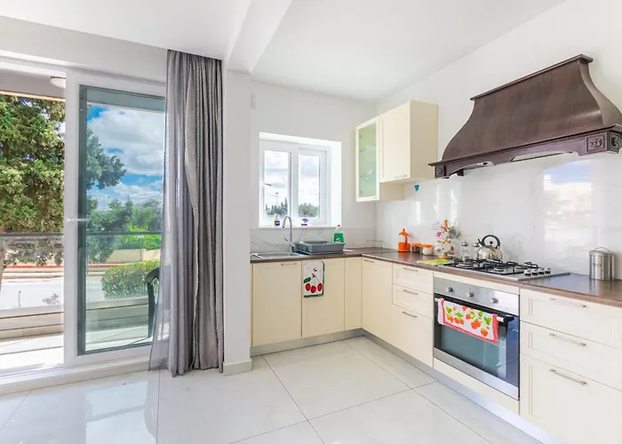 New Spacious 3 Bdr 2 Bth Bugibba * St. Paul's Bay