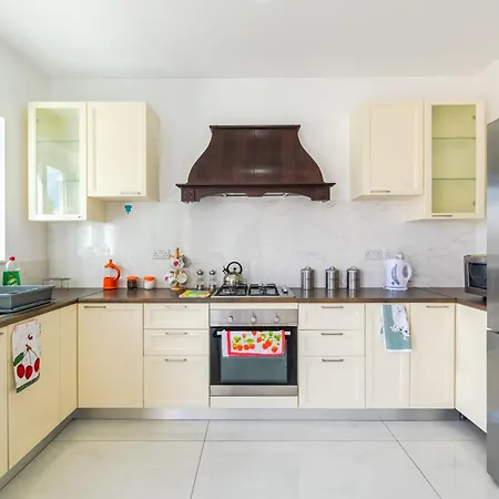 New Spacious 3 Bdr 2 Bth Bugibba * 圣保罗湾城